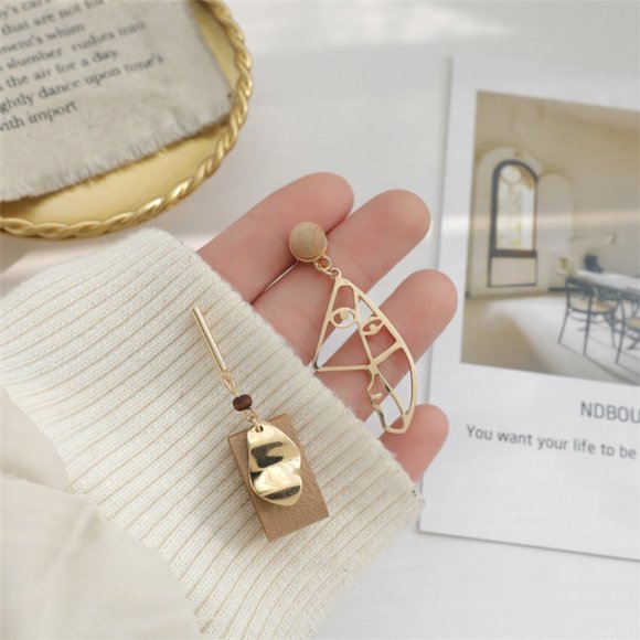 ♠️ NEW Abstract Long face Retro Earrings - Picture 2 of 8